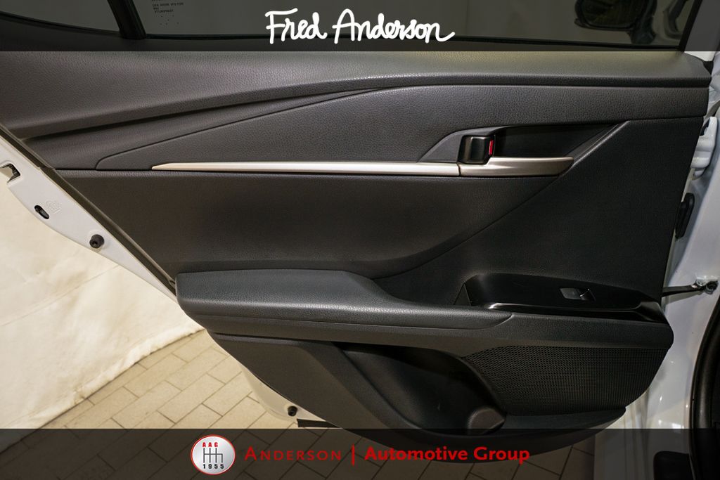 2025 Toyota Camry LE - Photo 9