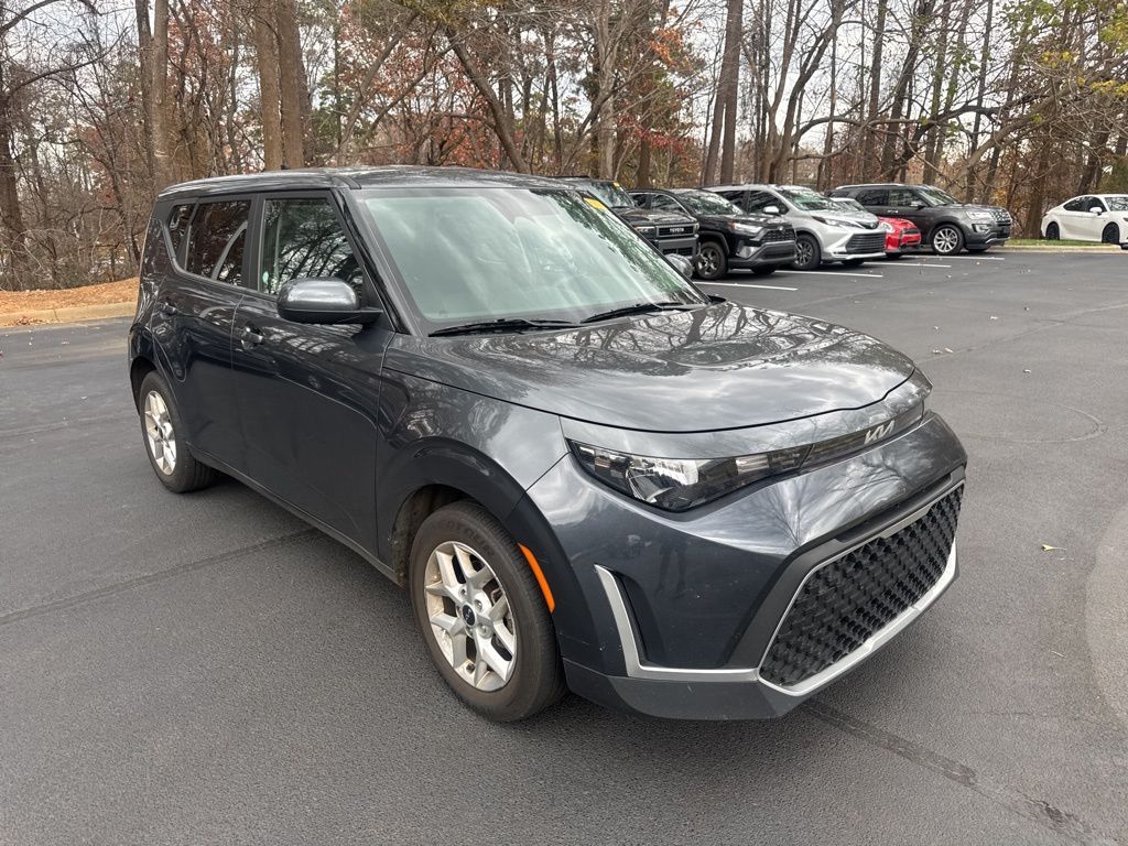 2023 Kia Soul LX's photo