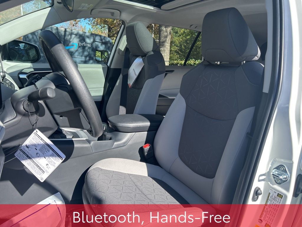 2025 Toyota RAV4 XLE photo 2