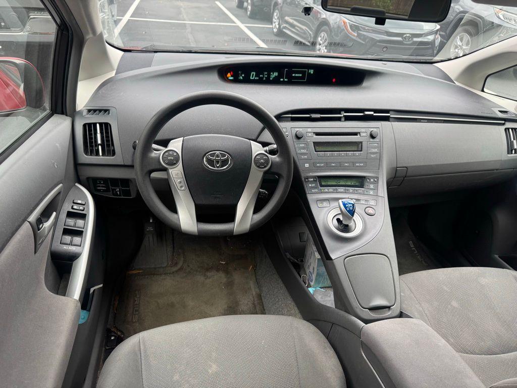 2010 Toyota Prius Three photo 2
