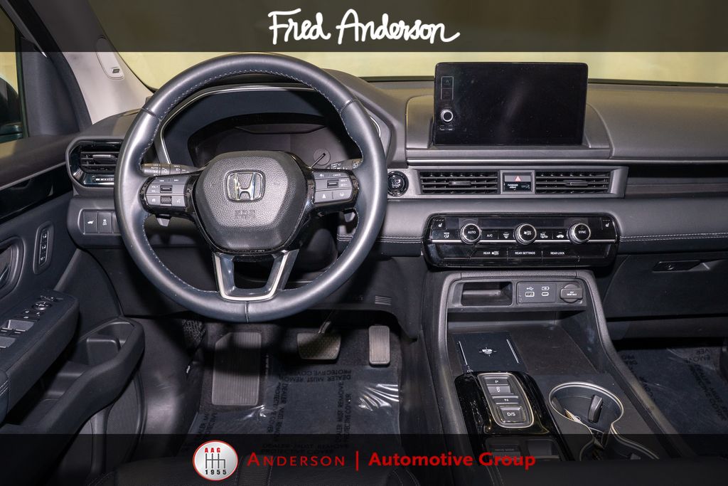 2023 Honda Pilot Touring photo 2