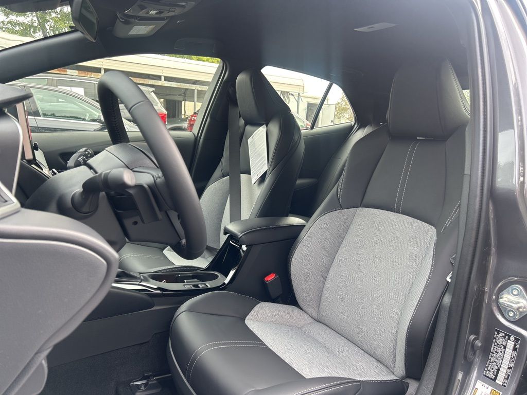 2025 Toyota Corolla XSE photo 3