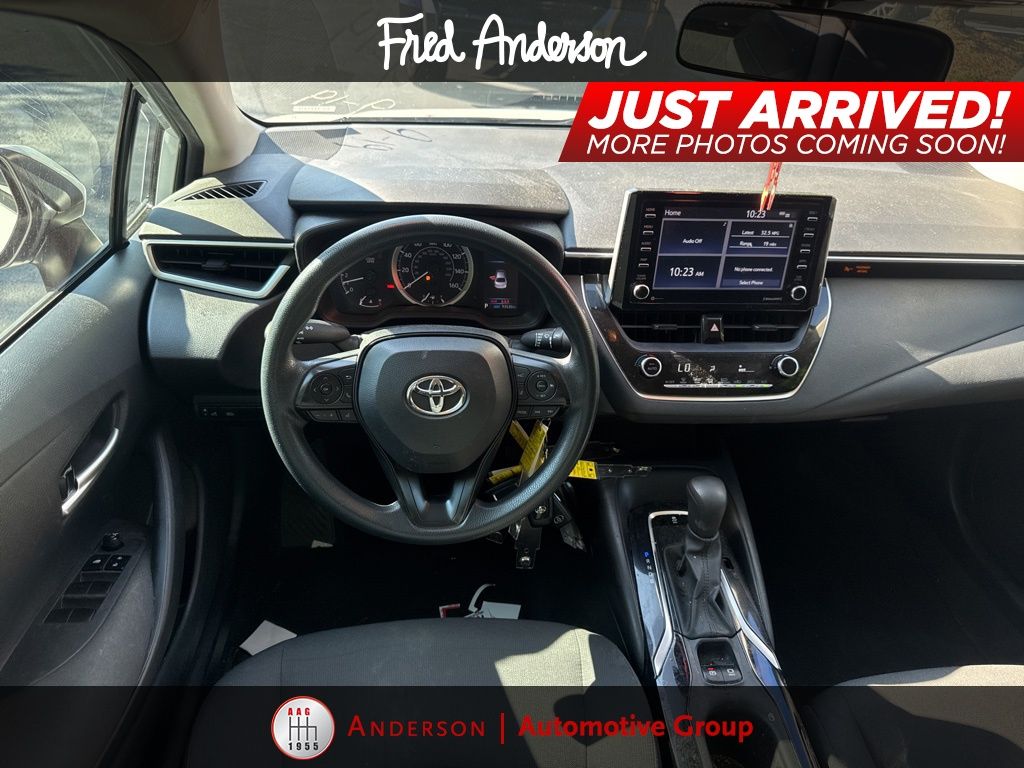 2021 Toyota Corolla LE photo 2
