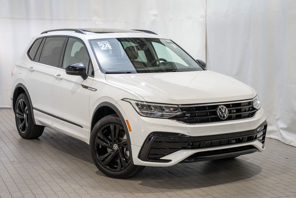 2024 Volkswagen Tiguan SE R-LINE BLACK's photo