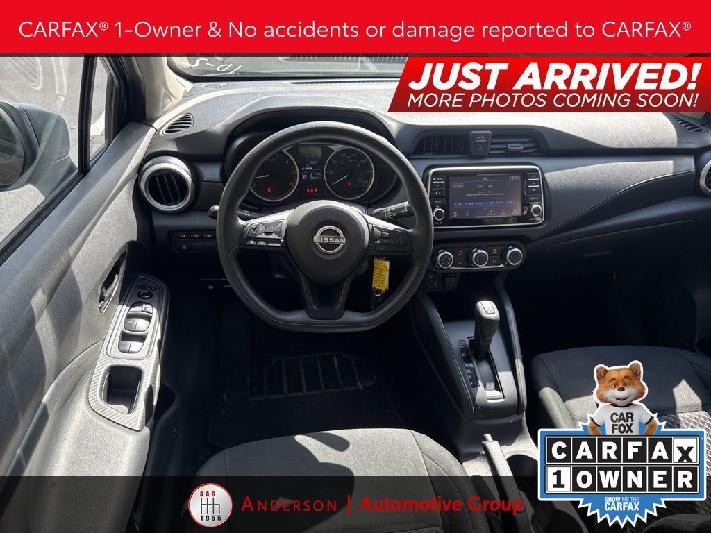 2023 Nissan Versa 1.6 S photo 2