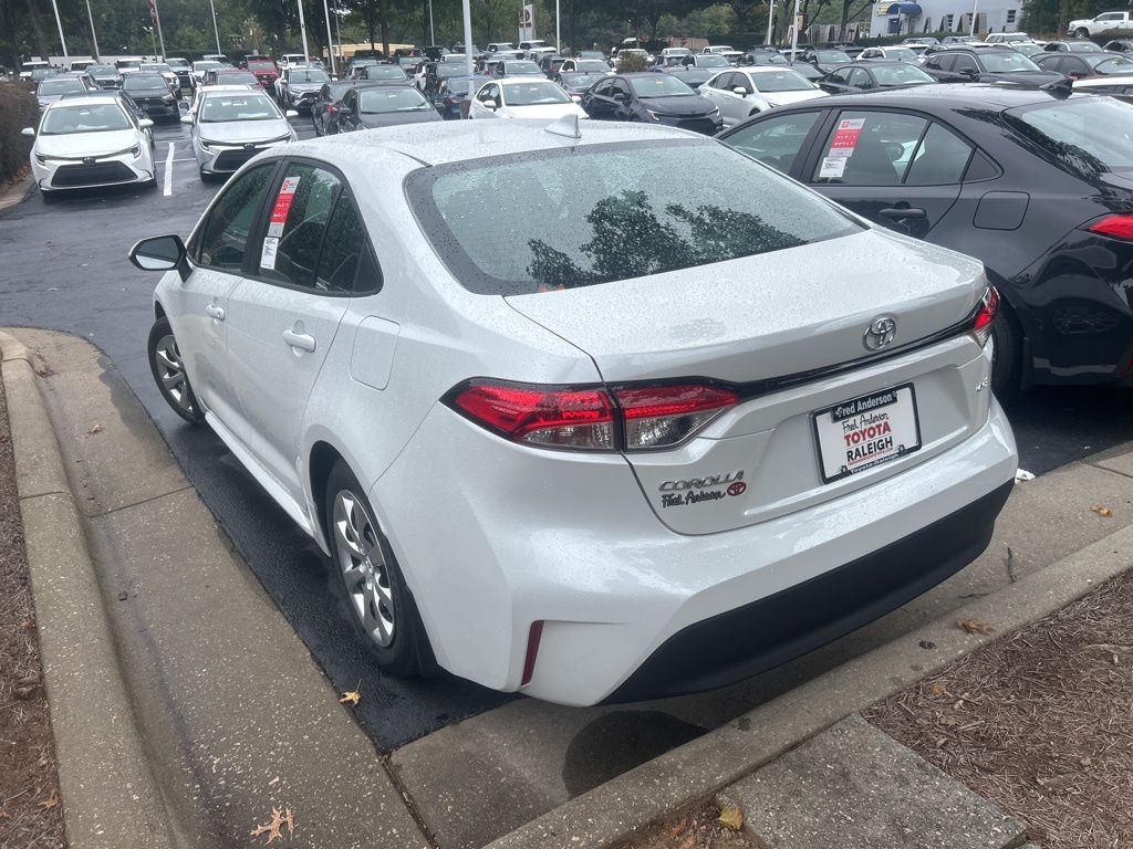 2026 Toyota Corolla LE photo 3