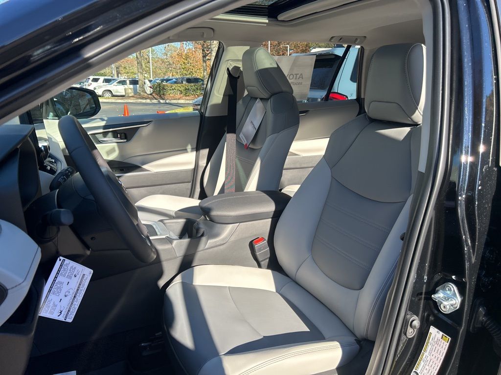 2025 Toyota RAV4 XLE Premium photo 3
