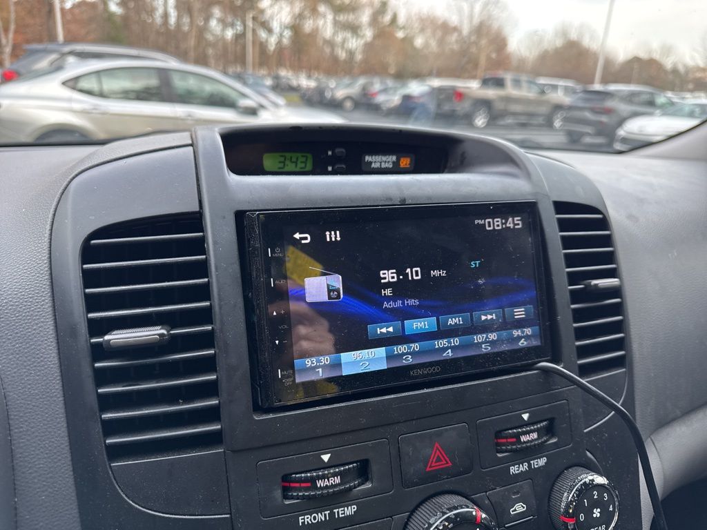 2014 Kia Sedona LX photo 4