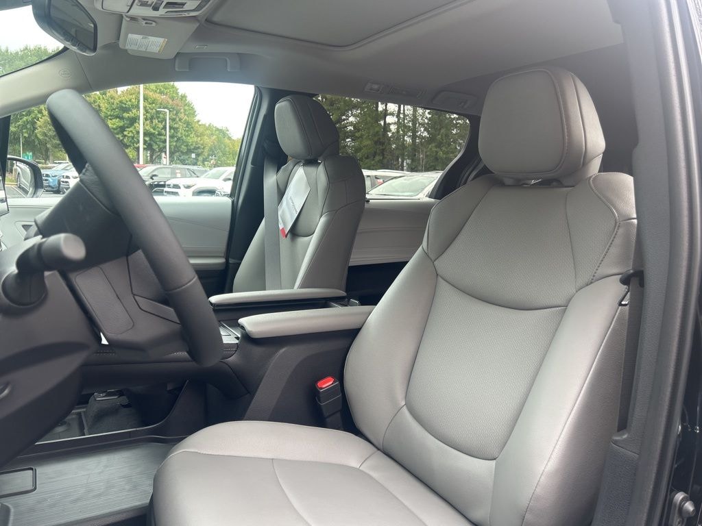 New 2025 Toyota Sienna XLE Van Passenger Van