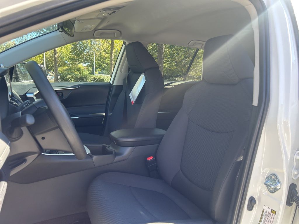 2025 Toyota RAV4 LE photo 3