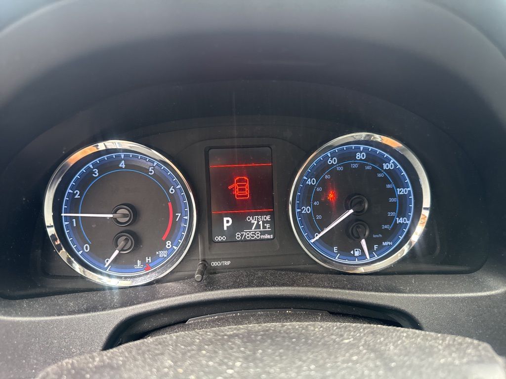 2017 Toyota Corolla LE photo 3