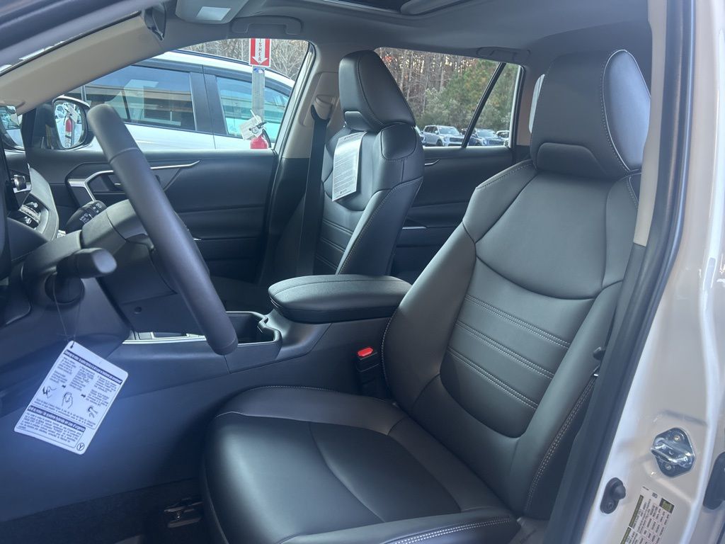2025 Toyota RAV4 XLE Premium photo 3