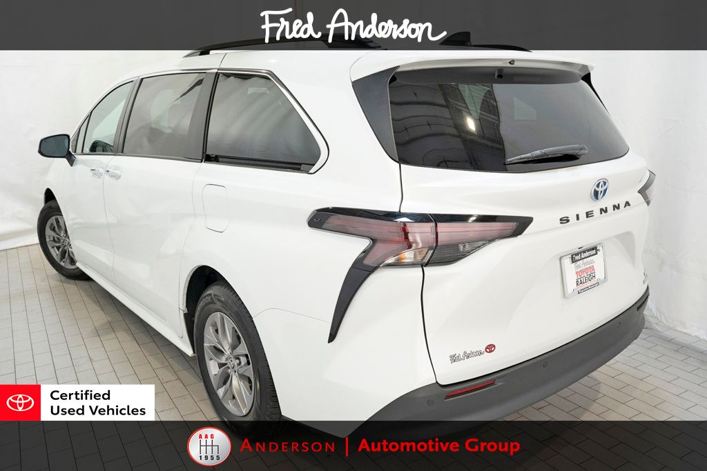 2023 Toyota Sienna XLE photo 4