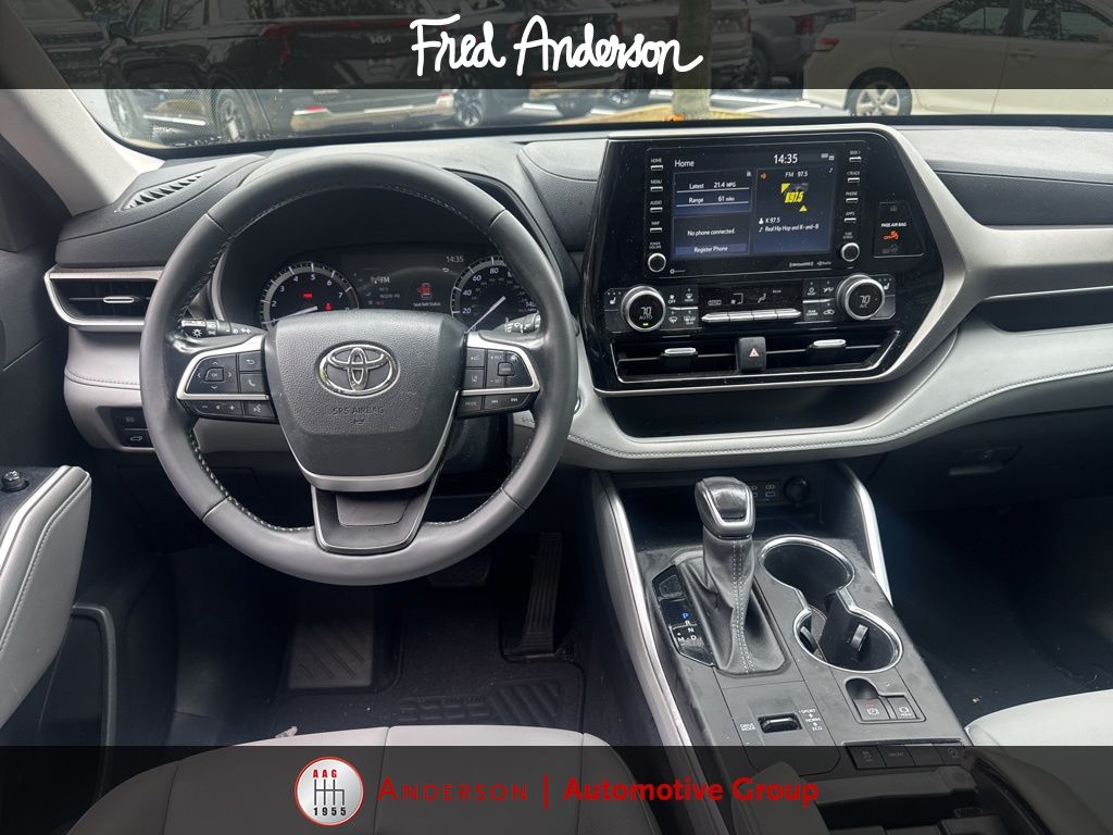 2022 Toyota Highlander XLE photo 2