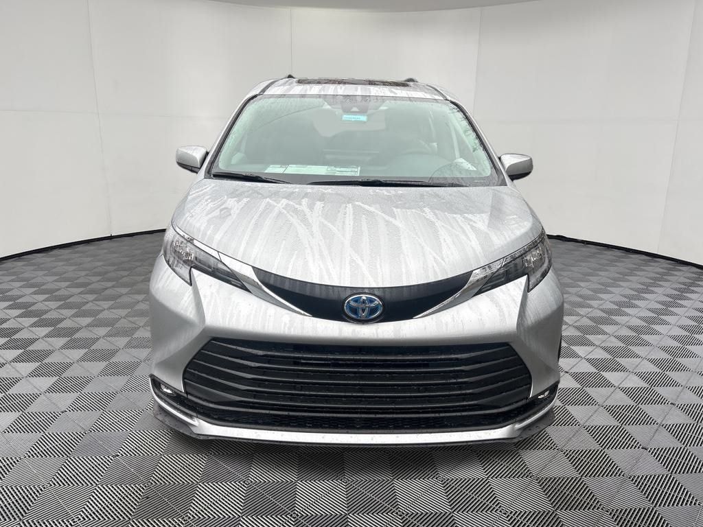 New 2025 Toyota Sienna XLE Van Passenger Van