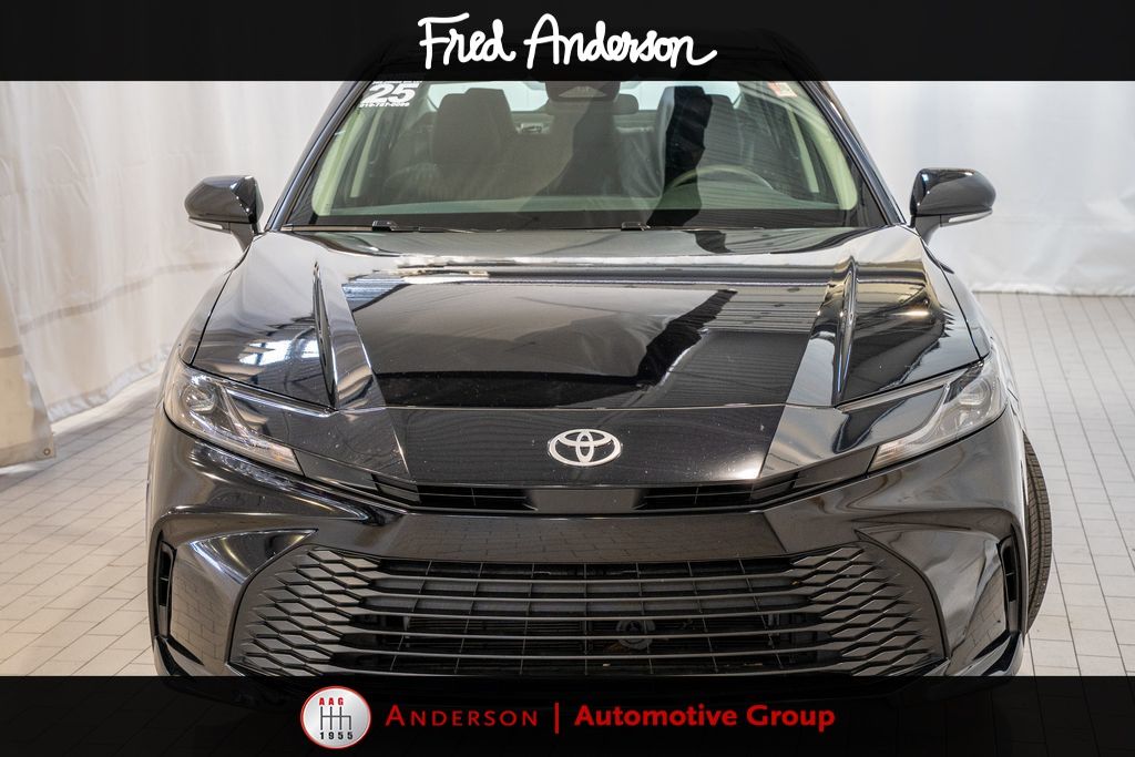 2025 Toyota Camry LE photo 3