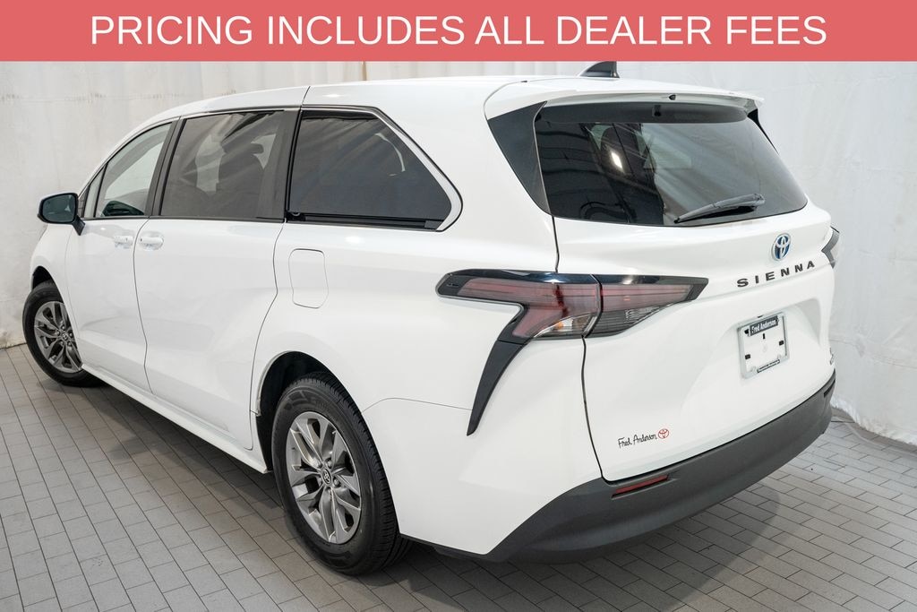 Used 2024 Toyota Sienna LE Minivan/Van