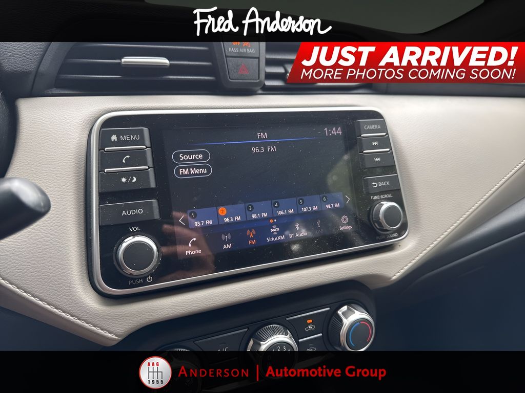 2022 Nissan Versa 1.6 SV photo 4