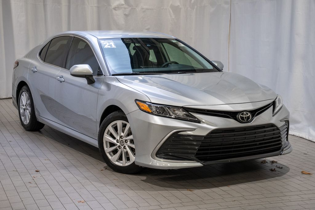 2021 Toyota Camry LE's photo