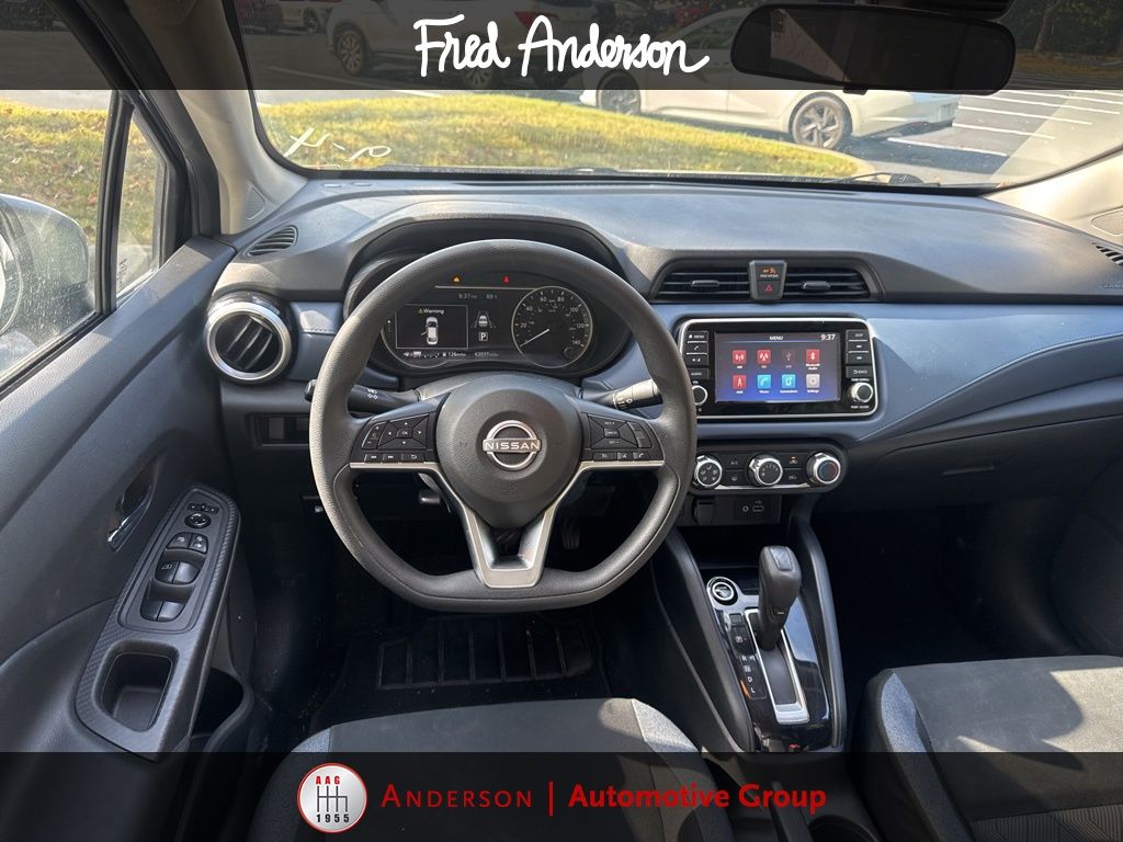 2023 Nissan Versa 1.6 SV photo 2