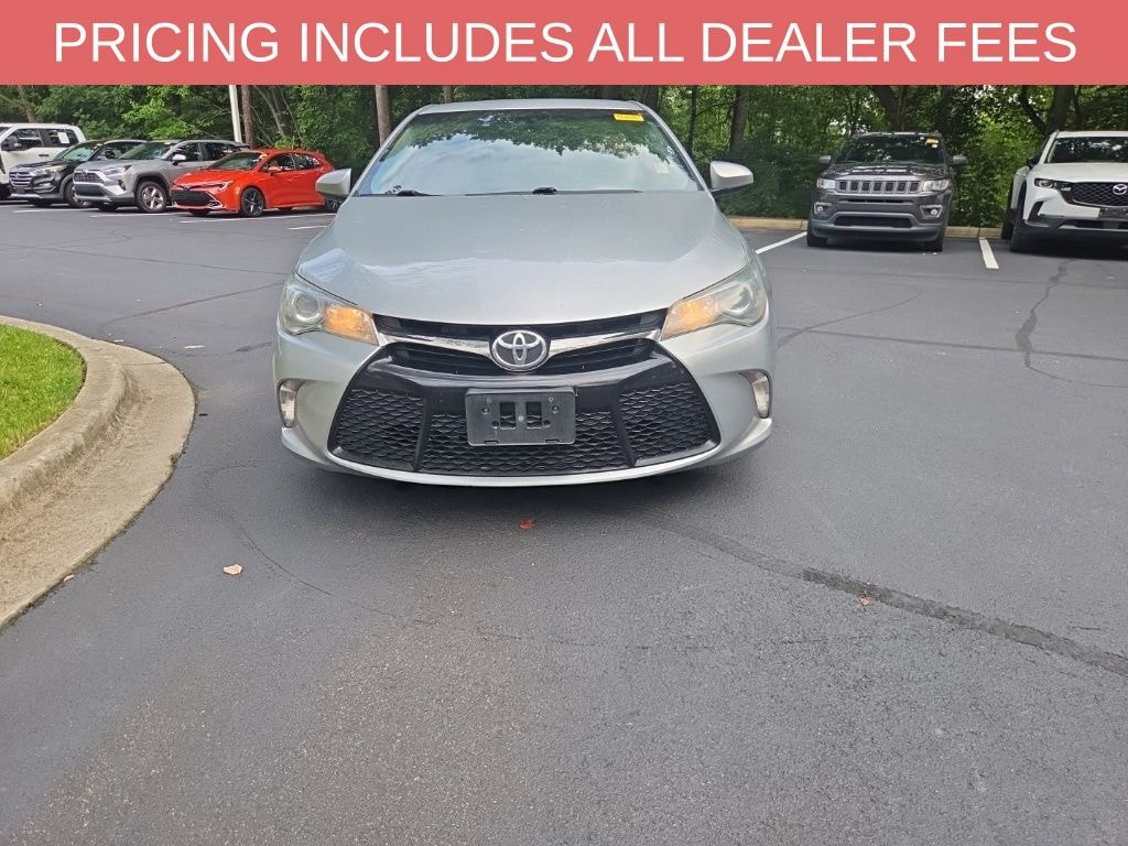 Used 2016 Toyota Camry SE Sedan