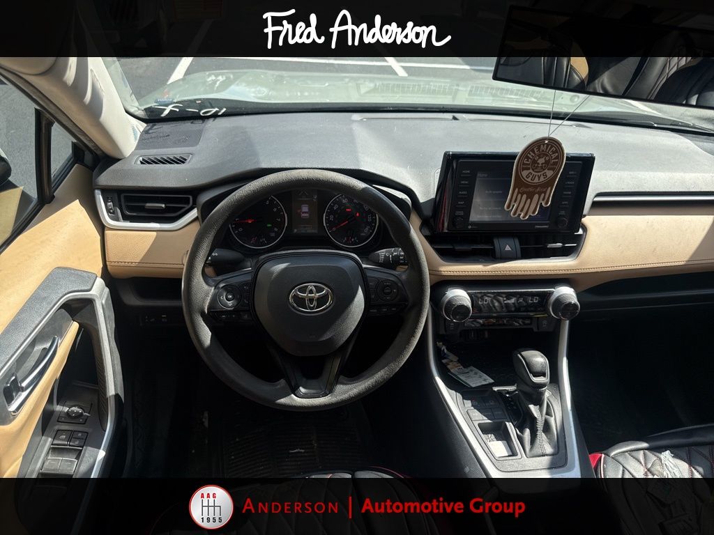 2022 Toyota RAV4 XLE photo 2