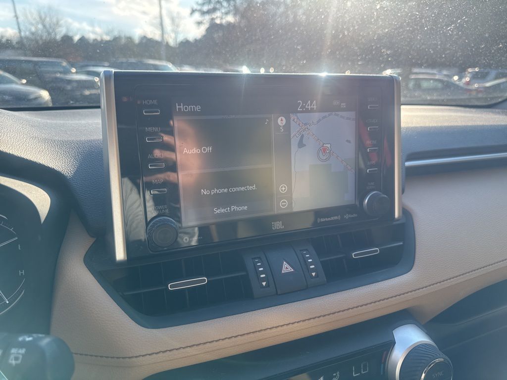 2019 Toyota RAV4 Limited photo 4