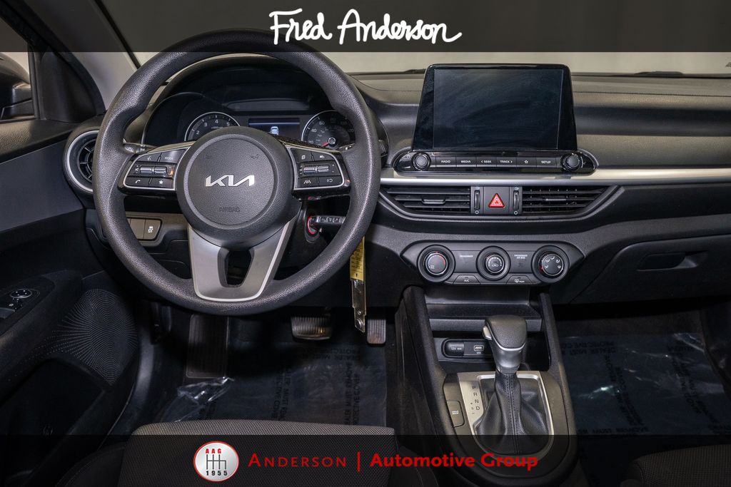2023 Kia Forte LXS photo 2