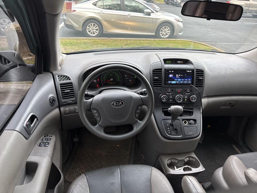 2014 Kia Sedona LX photo 2