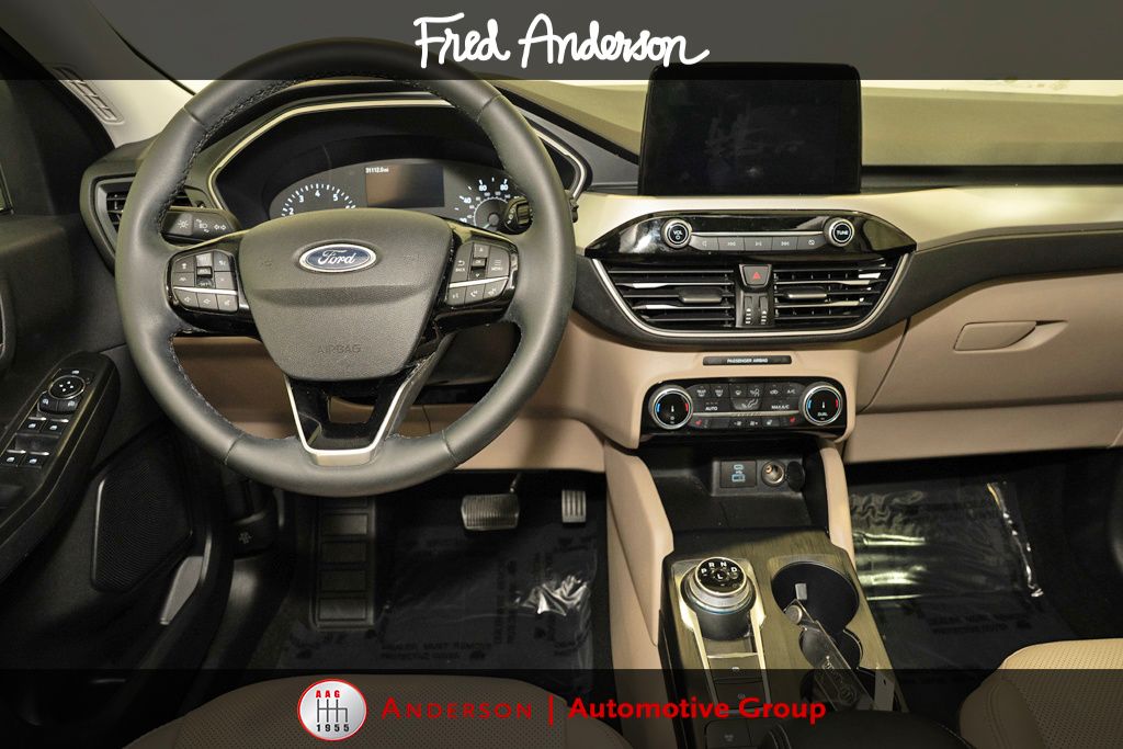 2022 Ford Escape SEL photo 2