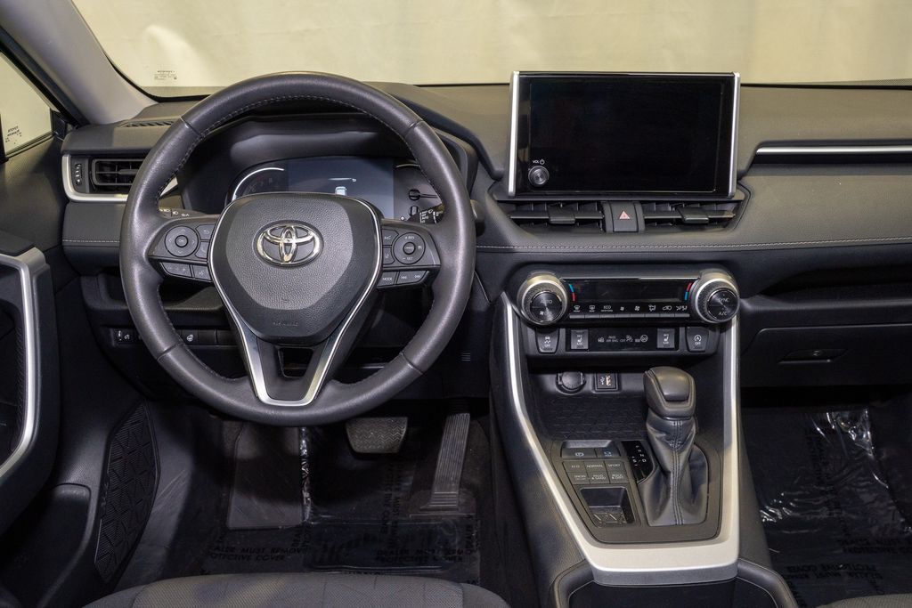 2024 Toyota RAV4 XLE photo 2
