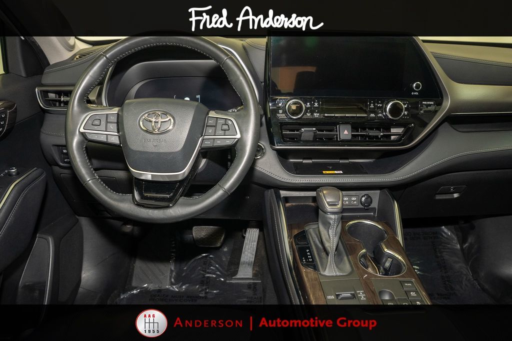 2023 Toyota Highlander Hybrid Limited photo 2