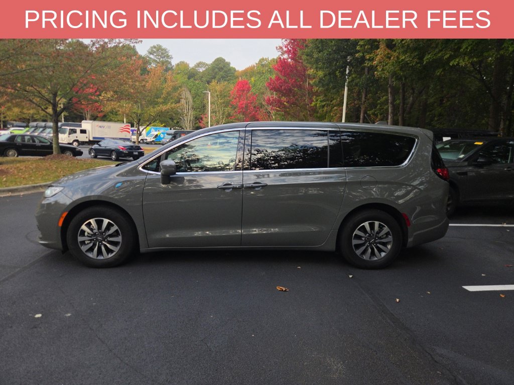 Used 2022 Chrysler Pacifica Hybrid Touring L Minivan/Van