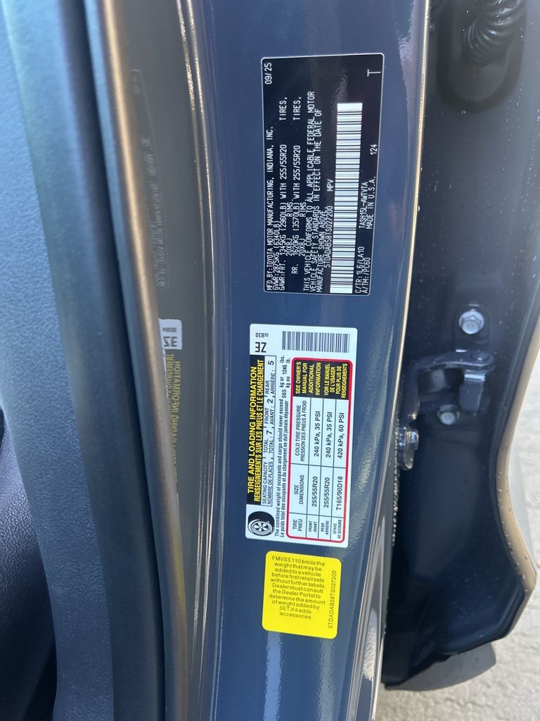 2026 Toyota Highlander Hybrid Limited photo 4