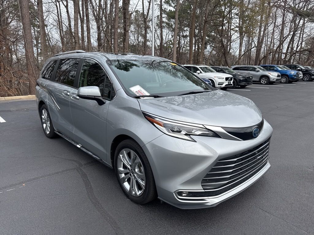 Used 2022 Toyota Sienna Platinum Minivan/Van