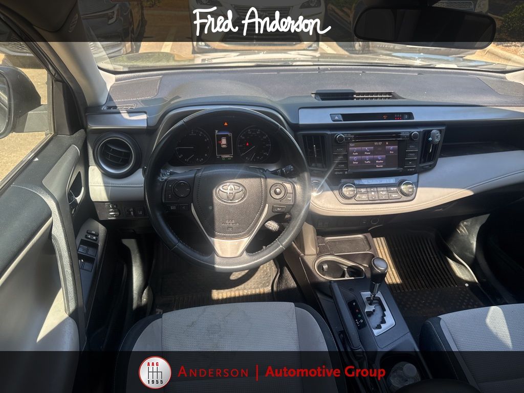 2018 Toyota RAV4 XLE photo 2