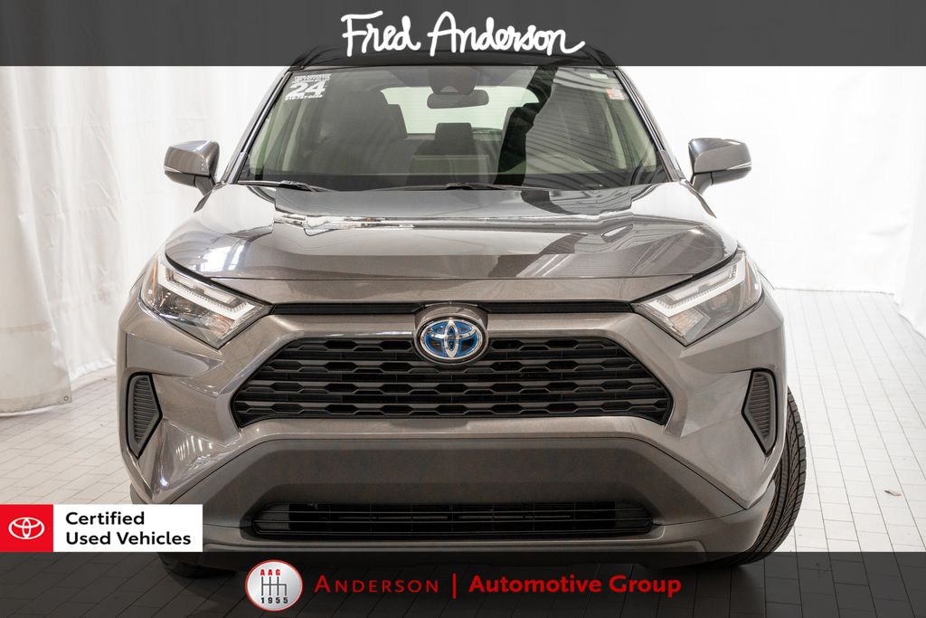2024 Toyota RAV4 Hybrid XLE photo 3