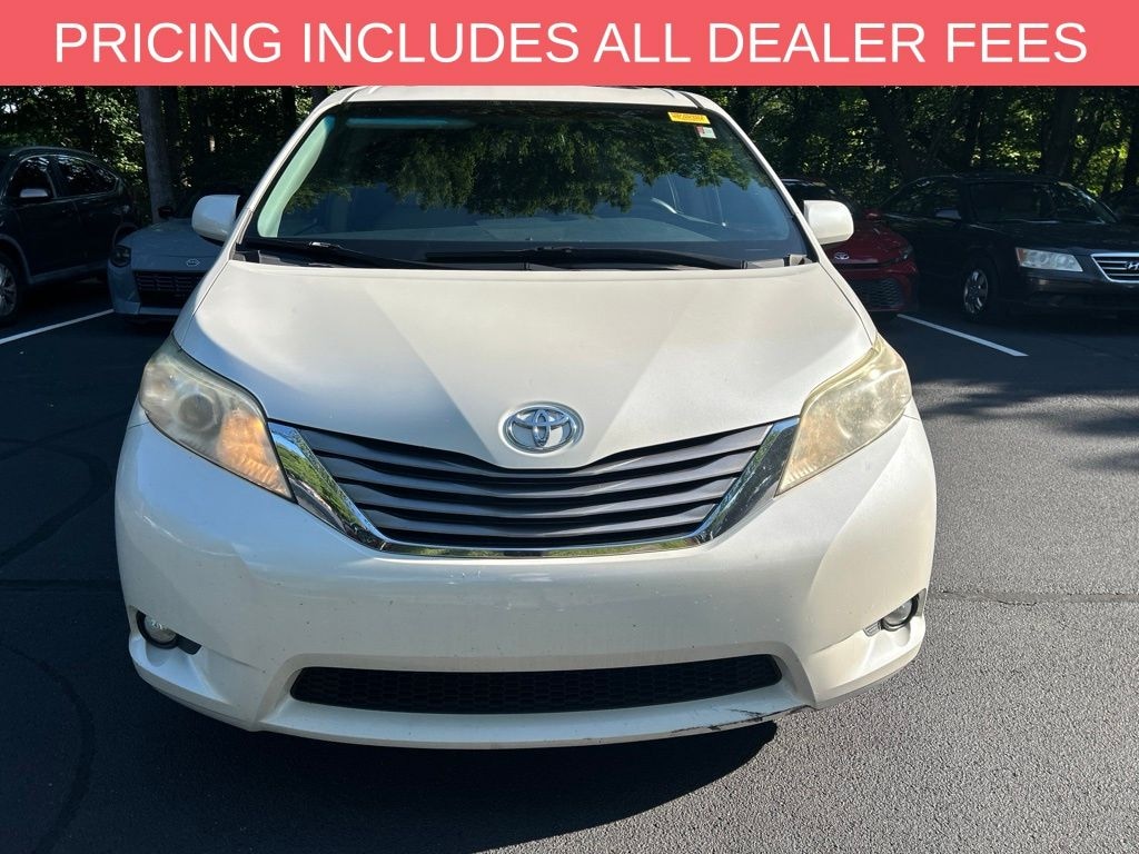 Used 2017 Toyota Sienna XLE Minivan/Van
