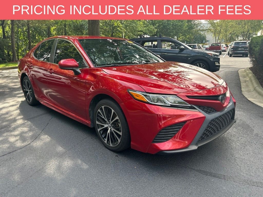 Used 2020 Toyota Camry SE Sedan