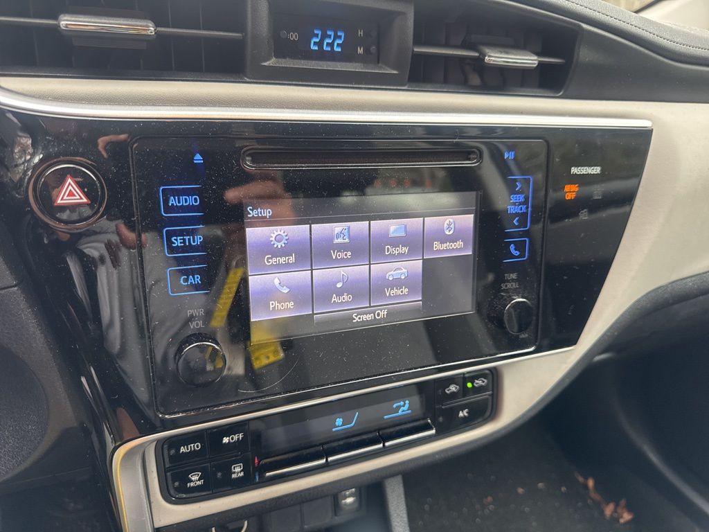 2017 Toyota Corolla LE photo 4