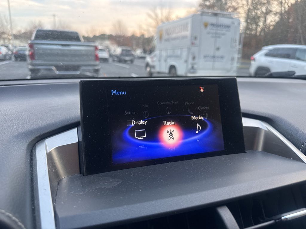 2017 Lexus NX 200t Luxury photo 3