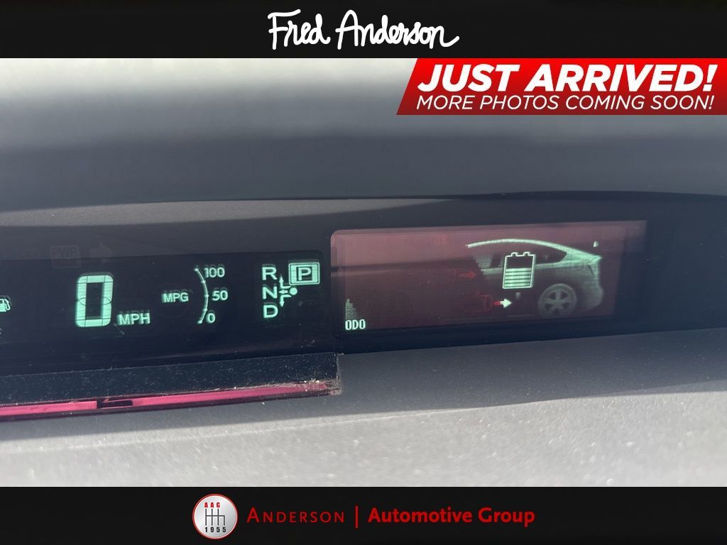 2015 Toyota Prius Plug-in Advanced photo 2