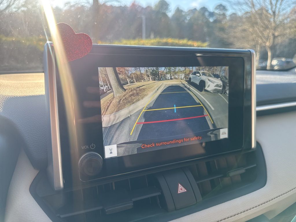 2024 Toyota RAV4 XLE photo 4