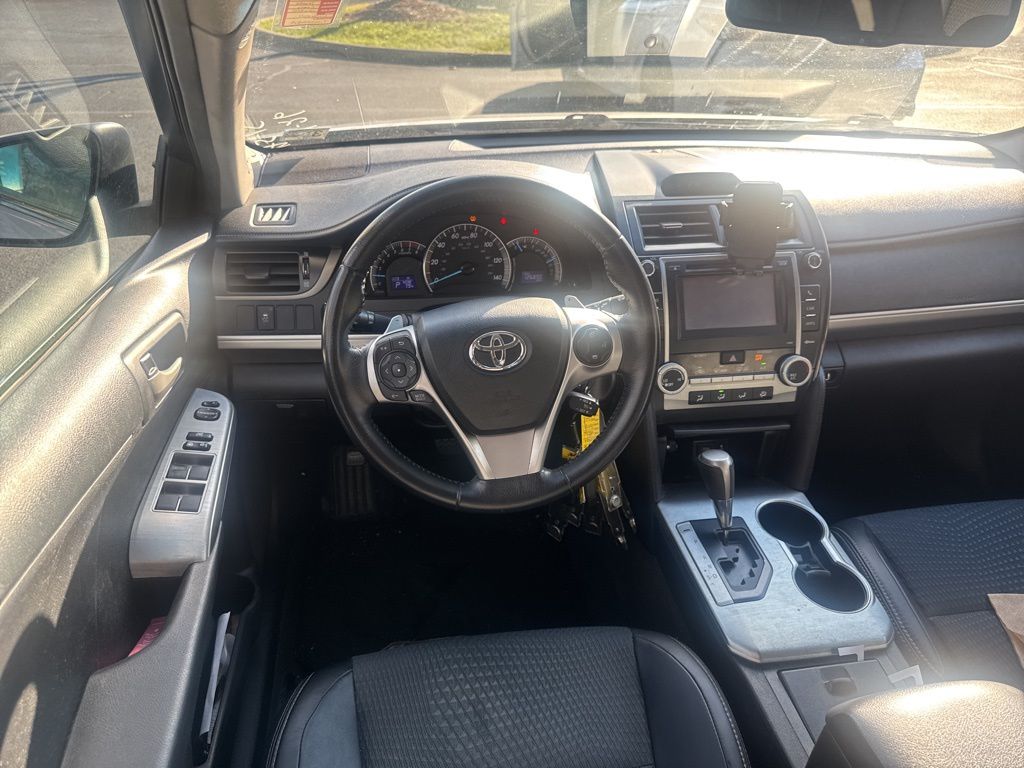2012 Toyota Camry SE photo 2