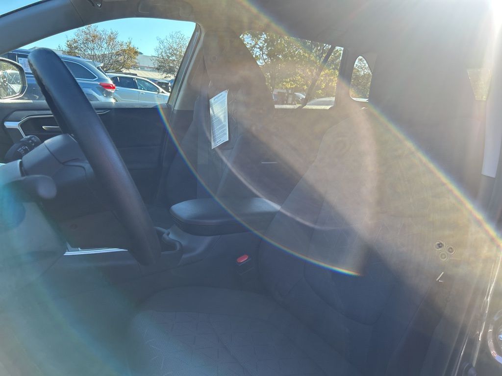 2025 Toyota RAV4 XLE photo 3