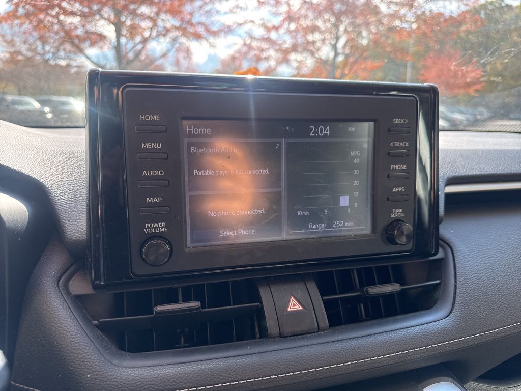 2019 Toyota RAV4 LE photo 4