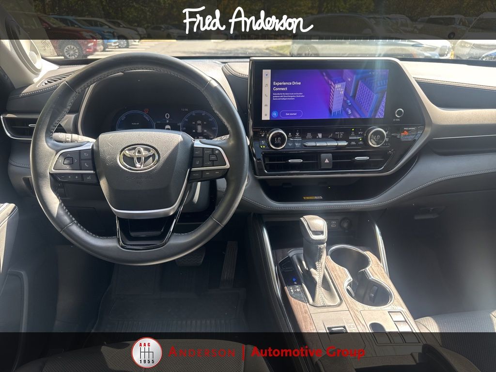 2023 Toyota Highlander Hybrid Limited photo 2