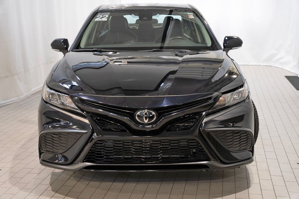 2022 Toyota Camry SE photo 2