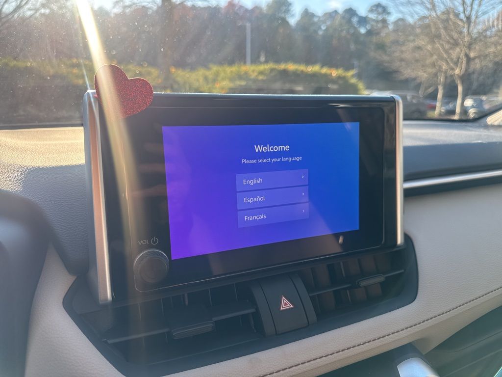 2024 Toyota RAV4 XLE photo 3