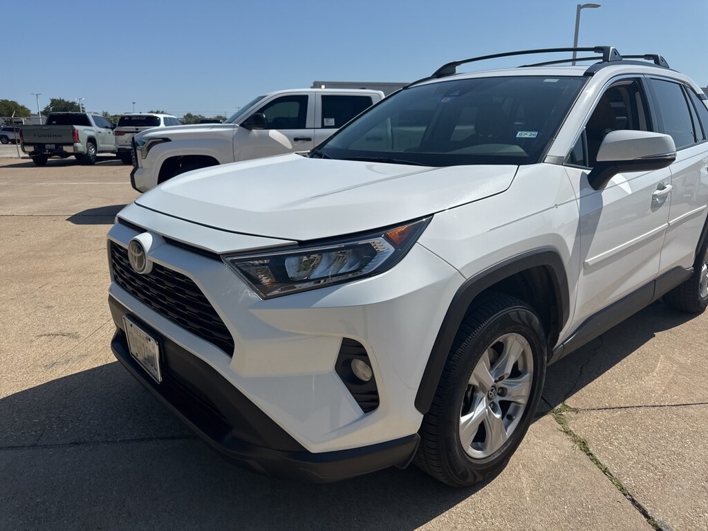 Used 2020 Toyota RAV4 XLE w/17-in 5-Spoke Silver Alloy/Sunroof SUV